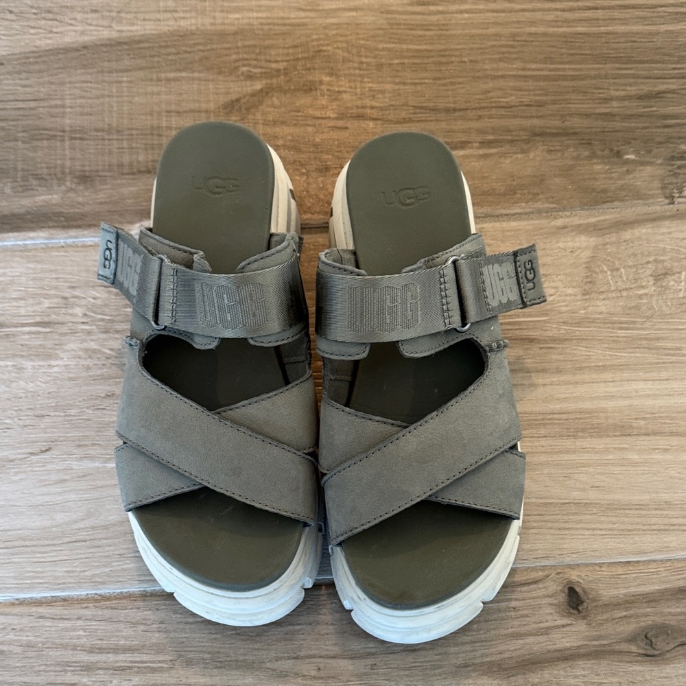 UGG 6 1/2 Ashton platform slide sandals